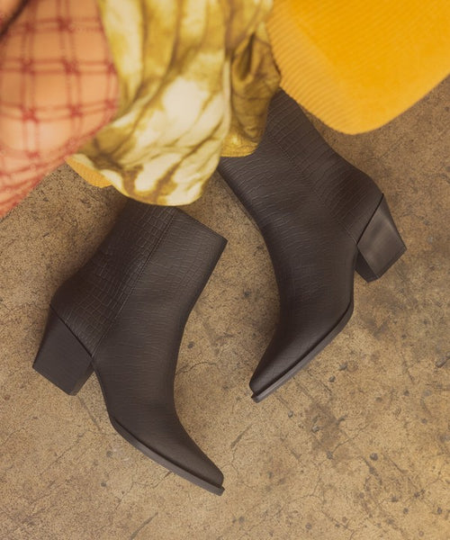 OASIS SOCIETY Miley - Alligator Print Booties